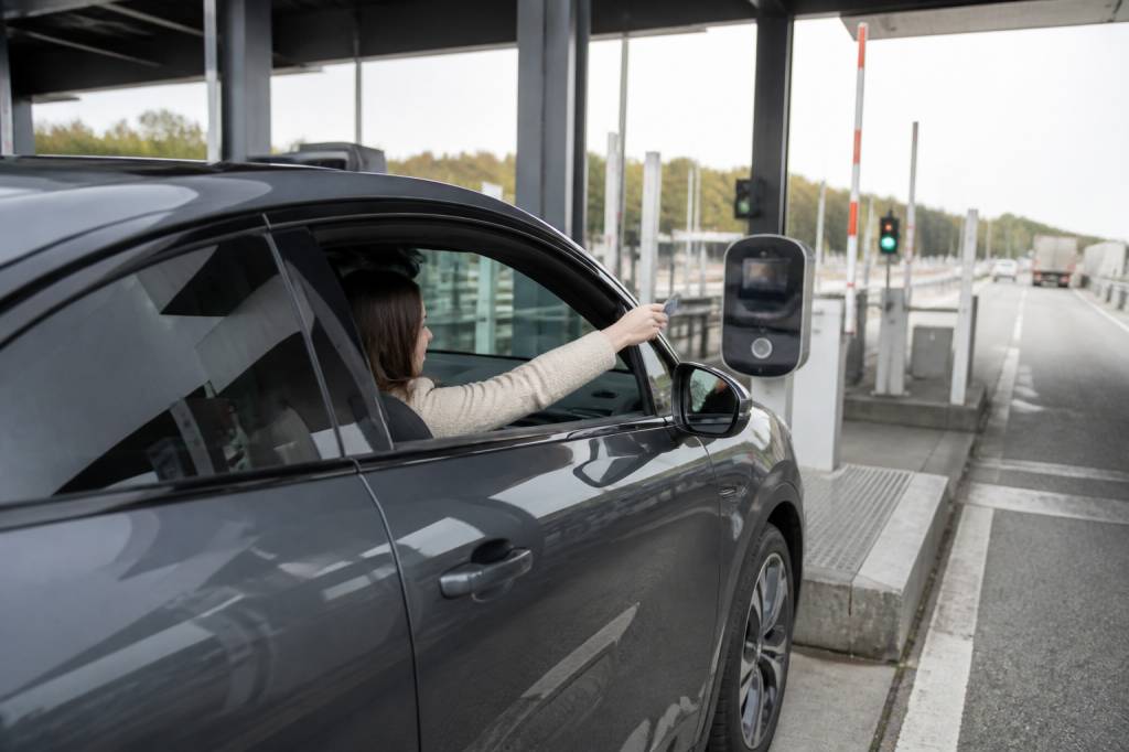 Télépéage et véhicule électrique : le duo pratique pour les grands trajets